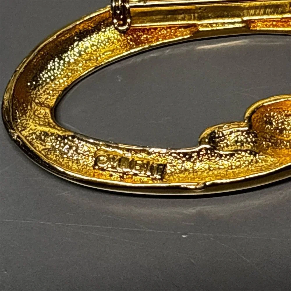 MJ ENT Brooch Gold Tone Oval Abstract Knot Textured Modern Vintage Pin‎